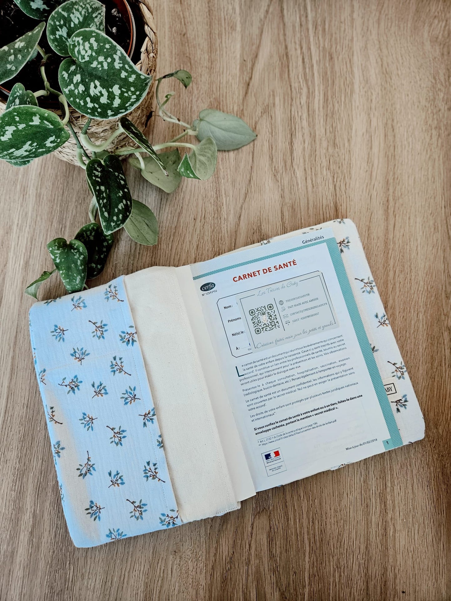 Protège Carnet de Santé Jeanne Personnalisable (Gaze de coton fleuri)