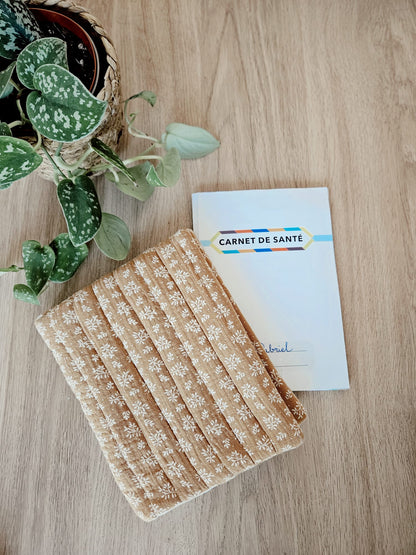 Protège Carnet de Santé Jeanne Personnalisable (Gaze de coton fleuri)