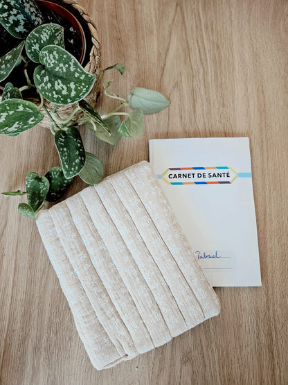 Protège Carnet de Santé Jeanne Personnalisable (Gaze de coton fleuri)
