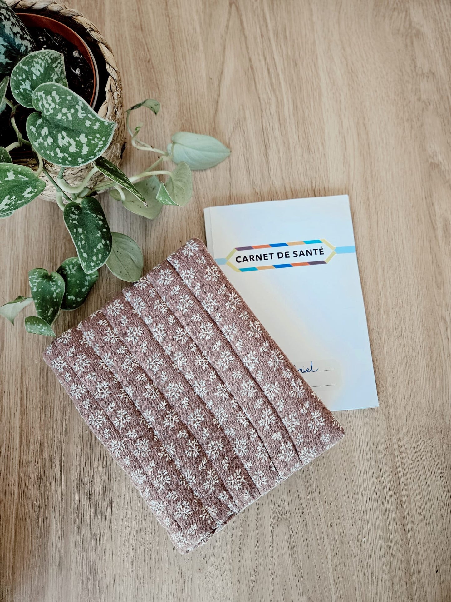 Protège Carnet de Santé Jeanne Personnalisable (Gaze de coton fleuri)