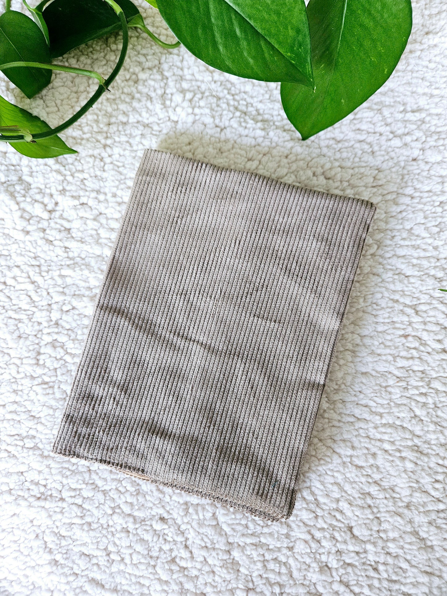 Protège Carnet de Santé Gabriel Personnalisable (Velours Côtelé)
